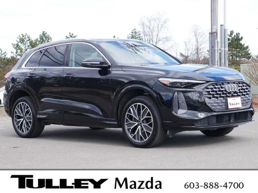 Mythos Black Metallic 2025 Audi Q5 2.0T quattro Premium