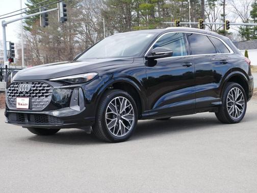 Mythos Black Metallic 2025 Audi Q5 2.0T quattro Premium