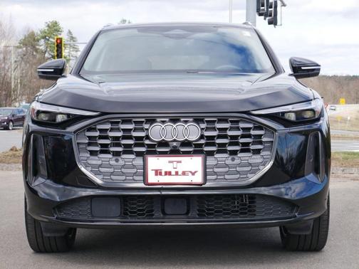 Mythos Black Metallic 2025 Audi Q5 2.0T quattro Premium