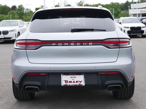 Dolomite Silver Metallic 2022 Porsche Macan Base