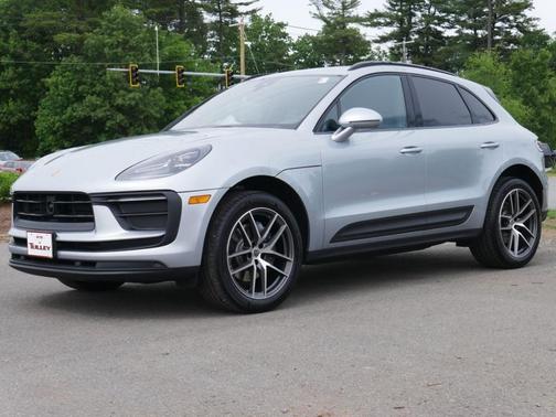 Dolomite Silver Metallic 2022 Porsche Macan Base