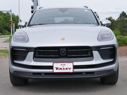Dolomite Silver Metallic 2022 Porsche Macan Base