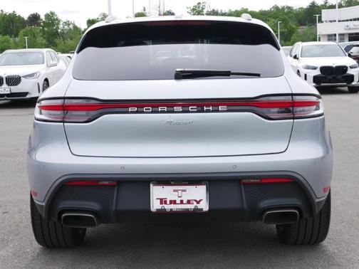Dolomite Silver Metallic 2022 Porsche Macan Base