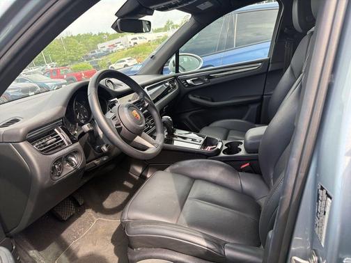 2022 Porsche Macan Base