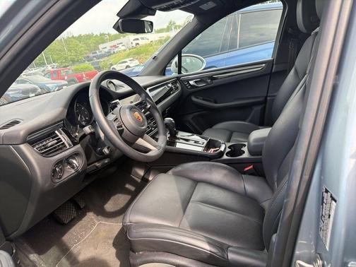 Dolomite Silver Metallic 2022 Porsche Macan Base