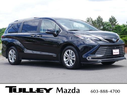 Midnight Black Metallic 2021 Toyota Sienna