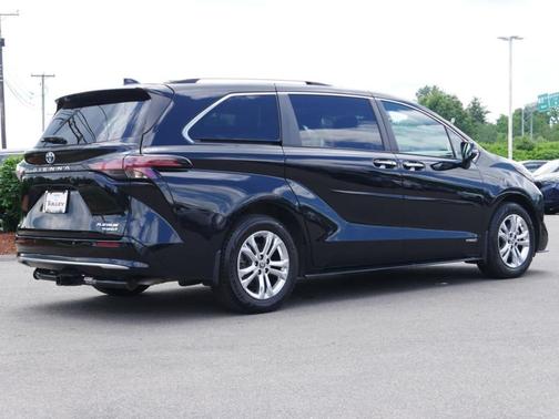Midnight Black Metallic 2021 Toyota Sienna