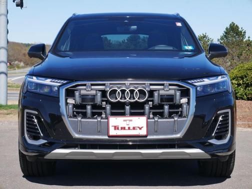 Mythos Black Metallic 2025 Audi Q7 55 Prestige