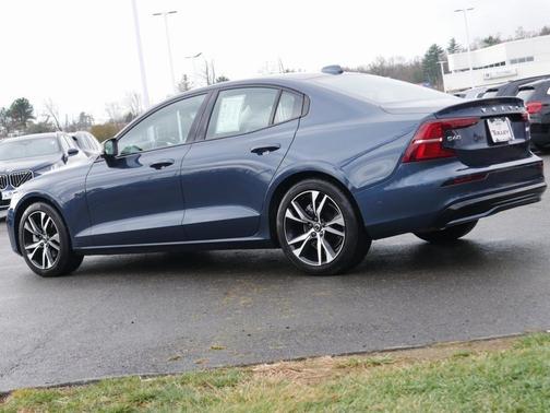 2023 Volvo S60 B5 Plus Dark Theme