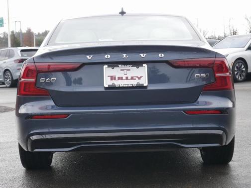 2023 Volvo S60 B5 Plus Dark Theme