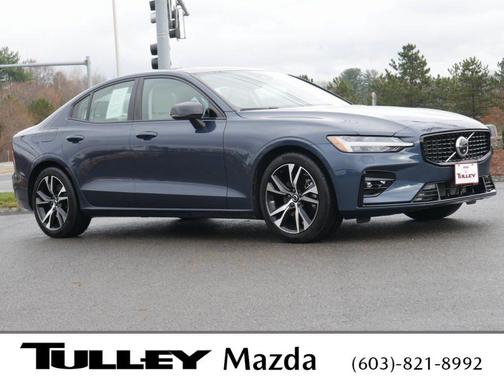 2023 Volvo S60 B5 Plus Dark Theme