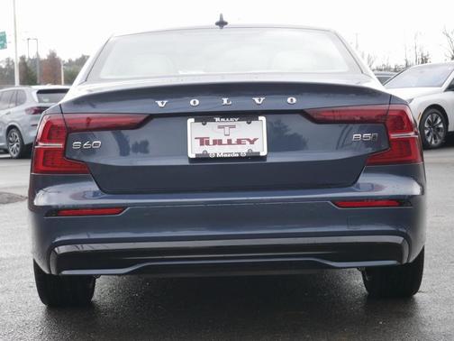 2023 Volvo S60 B5 Plus Dark Theme