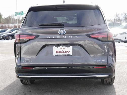2025 Toyota Sienna Platinum 7 Passenger