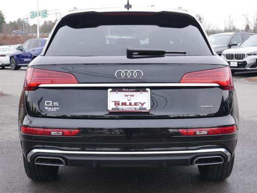 Mythos Black Metallic 2023 Audi Q5 45 S line quattro Premium