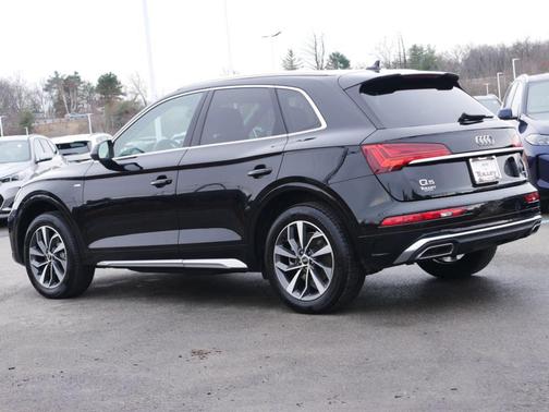 Mythos Black Metallic 2023 Audi Q5 45 S line quattro Premium