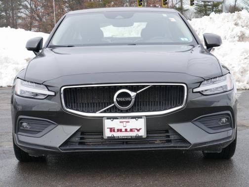 2021 Volvo S60 T6 Momentum
