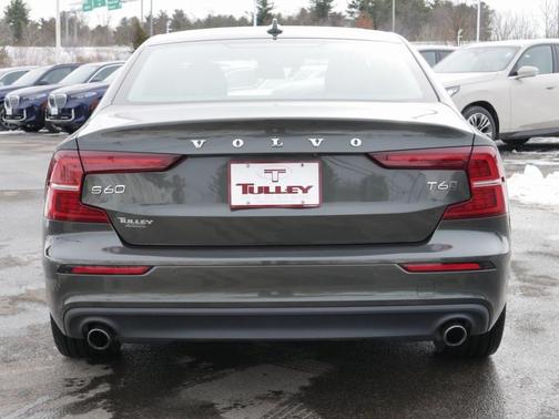 2021 Volvo S60 T6 Momentum