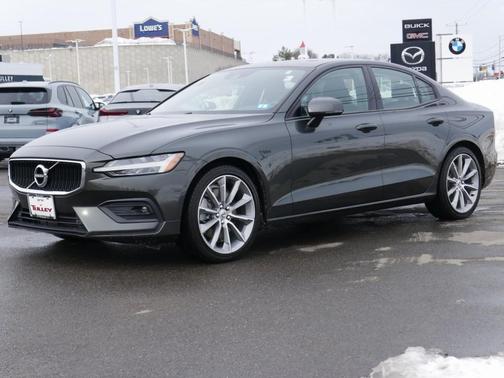 2021 Volvo S60 T6 Momentum