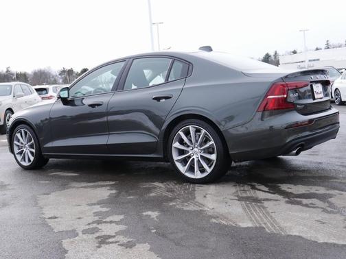 2021 Volvo S60 T6 Momentum