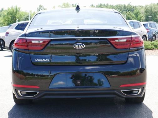 2017 Kia Cadenza Technology