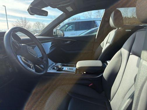 Glacier White Metallic 2023 Audi Q8 55 Premium Plus