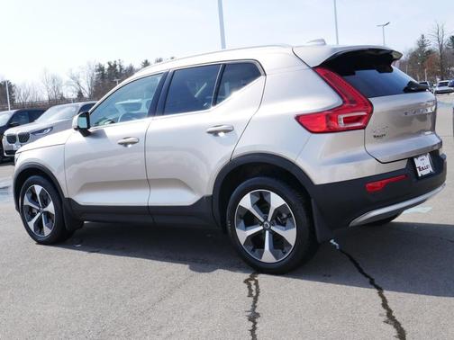 2023 Volvo XC40 B5 Plus Bright Theme