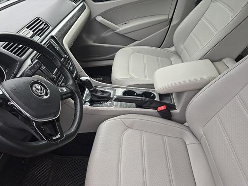 2018 Volkswagen Passat 2.0T SE w/ Technology