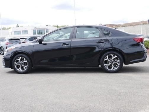 Aurora Black Pearl 2020 Kia Forte LXS