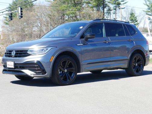 Platinum Gray Metallic 2023 Volkswagen Tiguan 2.0T SE R-Line Black