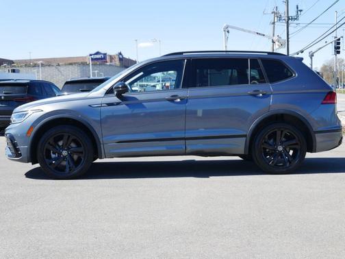 Platinum Gray Metallic 2023 Volkswagen Tiguan 2.0T SE R-Line Black