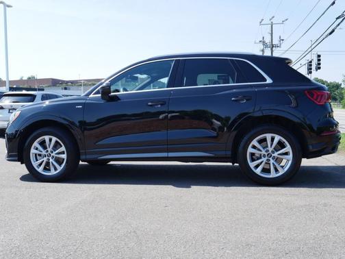 Mythos Black Metallic 2022 Audi Q3 45 S line Premium
