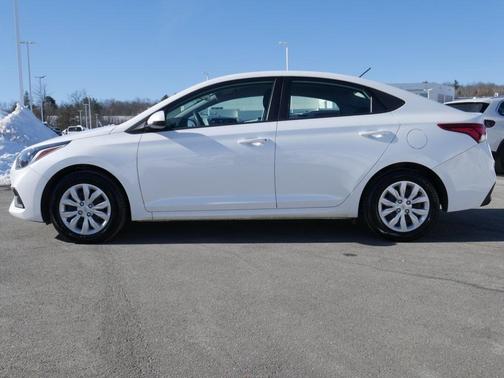 2022 Hyundai Accent SE