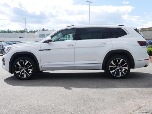 Opal White Pearl Effect 2024 Volkswagen Atlas 2.0T SEL Premium R-Line