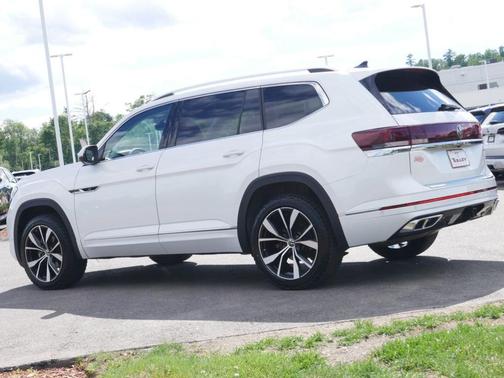 Opal White Pearl Effect 2024 Volkswagen Atlas 2.0T SEL Premium R-Line