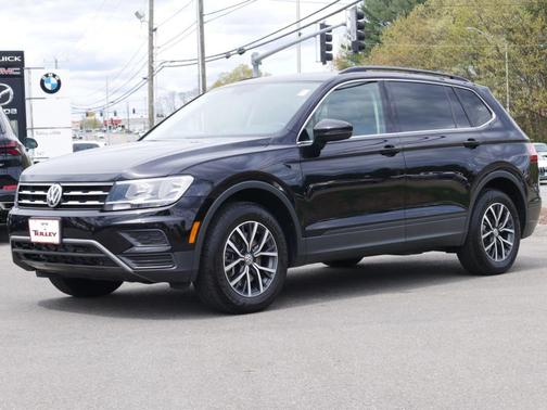 Deep Black Pearl Effect 2019 Volkswagen Tiguan 2.0T SE