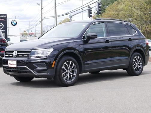 Deep Black Pearl Effect 2019 Volkswagen Tiguan 2.0T SE