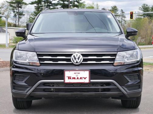 Deep Black Pearl Effect 2019 Volkswagen Tiguan 2.0T SE