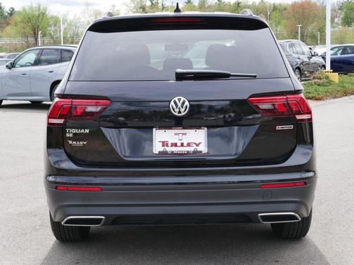 Deep Black Pearl Effect 2019 Volkswagen Tiguan 2.0T SE