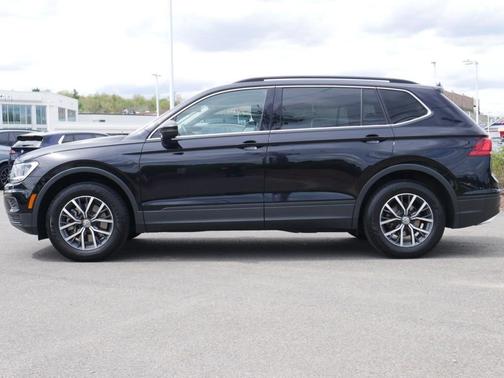 Deep Black Pearl Effect 2019 Volkswagen Tiguan 2.0T SE