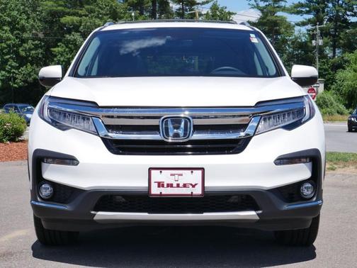 White 2022 Honda Pilot Touring 7-Passenger