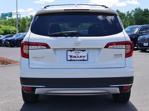 White 2022 Honda Pilot Touring 7-Passenger