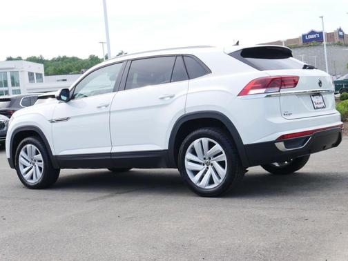 Pure White 2021 Volkswagen Atlas Cross Sport 2.0T SE w/Technology