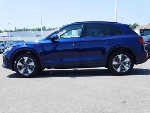 Navarra Blue Metallic 2025 Audi Q5 40 Premium