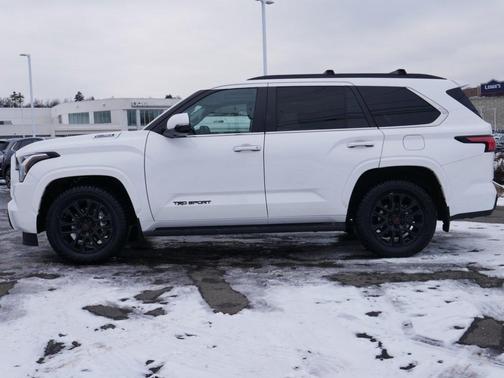 2024 Toyota Sequoia SR5