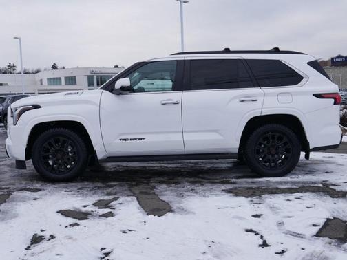 2024 Toyota Sequoia SR5