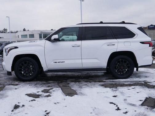 2024 Toyota Sequoia SR5