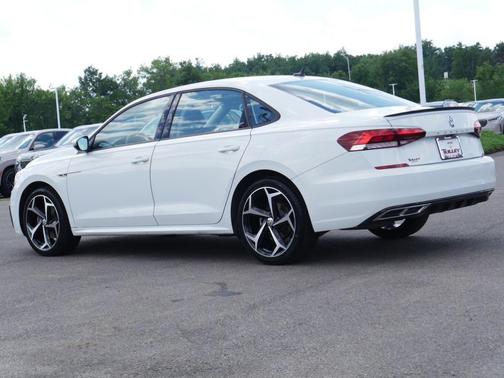 Pure White 2020 Volkswagen Passat 2.0T R-Line