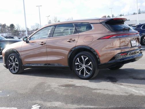 2025 Toyota Crown Signia XLE