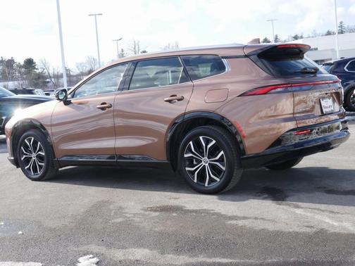 2025 Toyota Crown Signia XLE