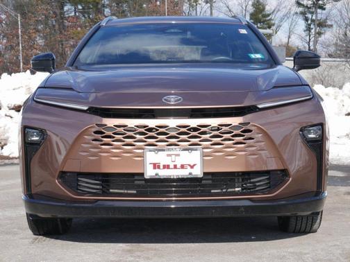 2025 Toyota Crown Signia XLE